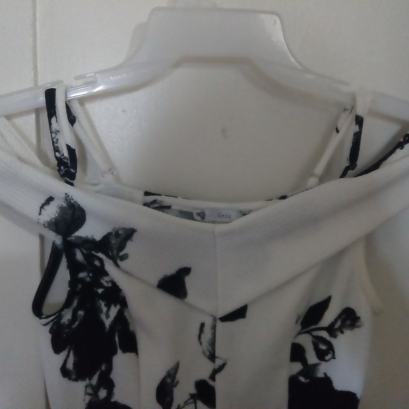 Dress - Picture 4 of 4